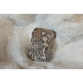 Boîte en métal argenté à décor de femme par Émile Dropsy (1848-1923)