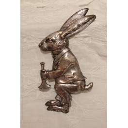 Plaque en bronze argenté 'Lapin au clairon' signé M. Podiebrad vers 1920-1930