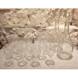 Service de verres et deux carafes en cristal gravé début 20ème siècle