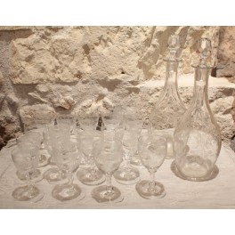 Service de verres et deux carafes en cristal gravé début 20ème siècle