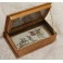 Petite boîte en marqueterie de paille et illustration 18ème siècle