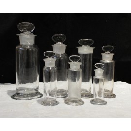 7 flacons à pharmacie en verre transparent début 20ème siècle
