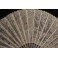Éventail plié à 18 brins en nacre et dentelle décor peint aux oiseaux 1890-1900