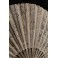 Éventail plié à 18 brins en nacre et dentelle décor peint aux oiseaux 1890-1900
