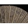 Éventail plié à 18 brins en nacre et dentelle décor peint aux oiseaux 1890-1900