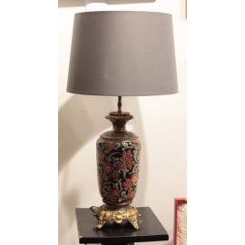 Lampe en faïence aux motifs de fleurs monture en bronze et laiton début 20ème siècle VENDU