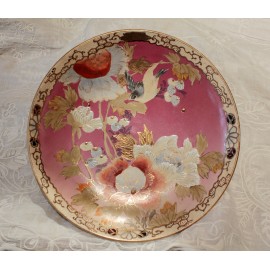 Assiette en faïence de Satsuma rose à décor de fleurs et d'oiseau fin 19ème siècle