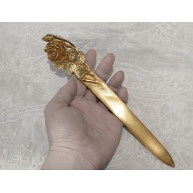 Coupe papier en bronze doré à décor d'une rose, signé E. Famin, vers 1900