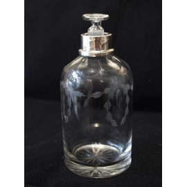 Flacon en cristal taillé et col en argent massif fin 19ème siècle