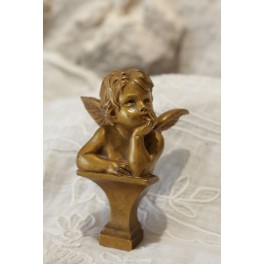 Cachet en bronze doré représentant un angelot, signé Luca Madrassi (1848-1919)