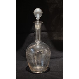 Carafe en verre gravé vers 1900