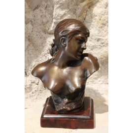 Sculpture en bronze buste de femme à l'insecte Jean Garnier (1853-1930)