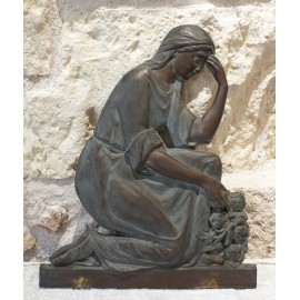 Sculpture en bas relief en bronze 'Pleureuse' signé M. Thomas vers 1930