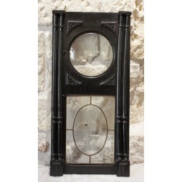 Élément de boiserie en bois noirci avec verre bombé et vitrail, fin 19ème siècle