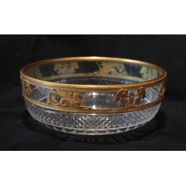 Coupe en cristal taill&eacute; et monture en laiton repouss&eacute; &eacute;poque Napol&eacute;on III, fin 19&egrave;me si&egrave;cle