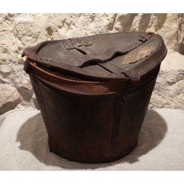 Bo&icirc;te &agrave; chapeau et son chapeau haut de forme, fin 19&egrave;me, d&eacute;but 20&egrave;me si&egrave;cle