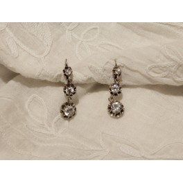 Paire de boucles d'oreilles 'dormeuses' 3 pierres blanches argent 20&egrave;me si&egrave;cle