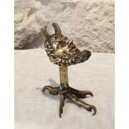 Sculpture, lampe &agrave; huile en bronze dor&eacute; t&ecirc;te de faune et patte d'oiseau 19&egrave;me si&egrave;cle