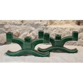Paire de bougeoirs 3 lumi&egrave;res en c&eacute;ramique verte vers 1950-1960