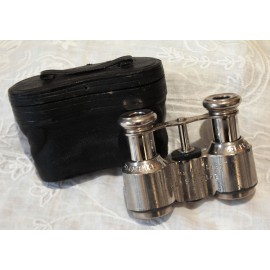 Paire de jumelles de th&eacute;&acirc;tre de location en m&eacute;tal argent&eacute; et &eacute;tui, fin 19&egrave;me si&egrave;cle