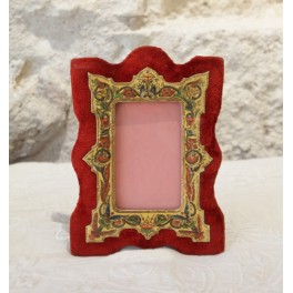 Cadre photo en velours rouge et d&eacute;cor polychrome fin 19&egrave;me, d&eacute;but 20&egrave;me si&egrave;cle
