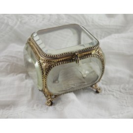 Bo&icirc;te &agrave; bijoux en verre biseaut&eacute; et laiton, &eacute;poque fin 19&egrave;me si&egrave;cle
