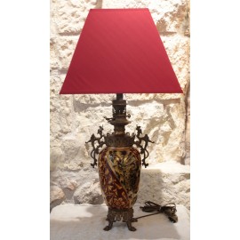 Grande lampe en fa&iuml;ence et bronze au d&eacute;cor de chim&egrave;res, Napol&eacute;on III, fin 19&egrave;me si&egrave;cle