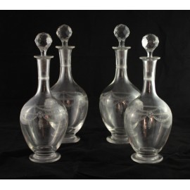 4 carafes en cristal grav&eacute; avec bouchons, St Louis, fin 19&egrave;me, d&eacute;but 20&egrave;me si&egrave;cle