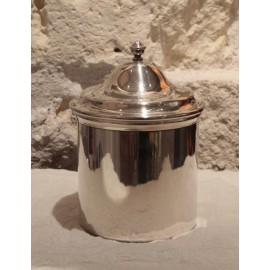 Grand pot couvert en m&eacute;tal argent&eacute;, 20&egrave;me si&egrave;cle