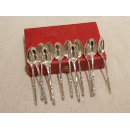 12 cuill&egrave;res &agrave; moka en m&eacute;tal argent&eacute;, St M&eacute;dard, en coffret, milieu 20&egrave;me si&egrave;cle